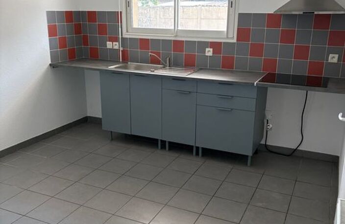 Maison de 111m2 à louer sur Saint-Médard-d'Eyrans — photo 2