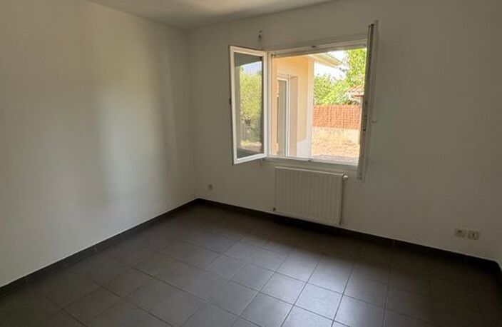 Maison de 111m2 à louer sur Saint-Médard-d'Eyrans — photo 3