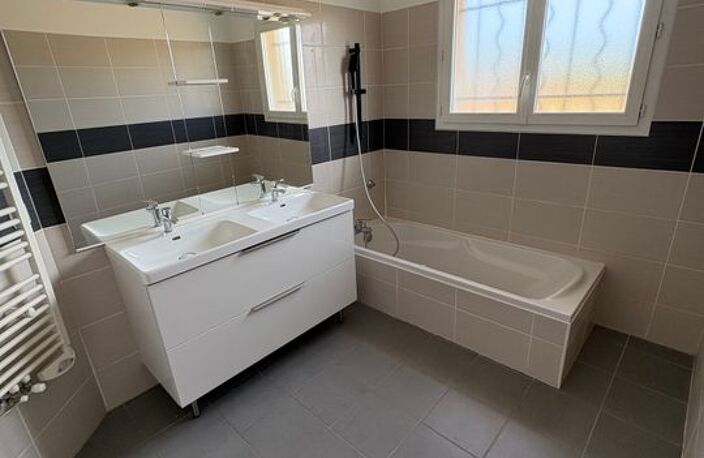 Maison de 111m2 à louer sur Saint-Médard-d'Eyrans — photo 4