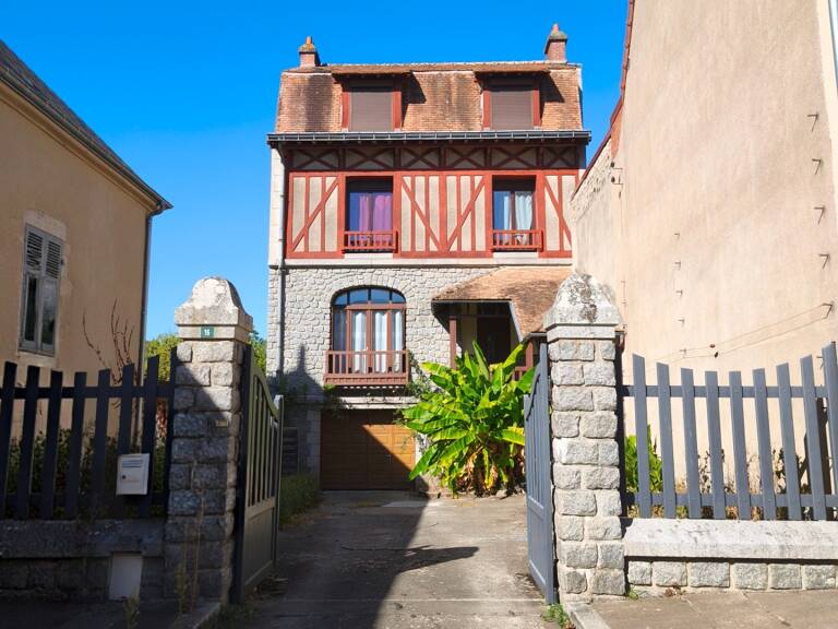 Maison à colombages 8 pièces 170 m² 5 chambres  jardin garage véranda LA CELLE DUNOISE (23) Creuse 3h30 Paris 30 min de la Gare — photo 1