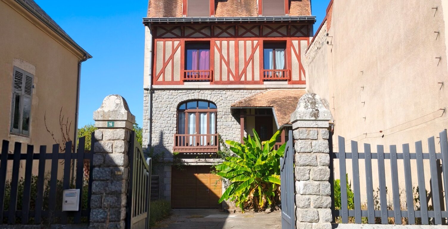Maison à colombages 8 pièces 170 m² 5 chambres  jardin garage véranda LA CELLE DUNOISE (23) Creuse 3h30 Paris 30 min de la Gare — photo 1