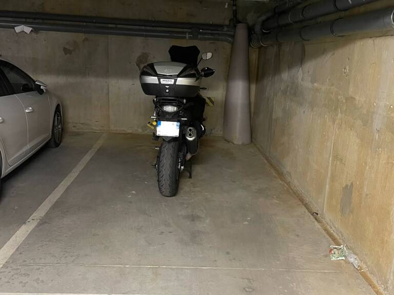 Parking en sous-sol MONTLHERY centre ville — photo 1