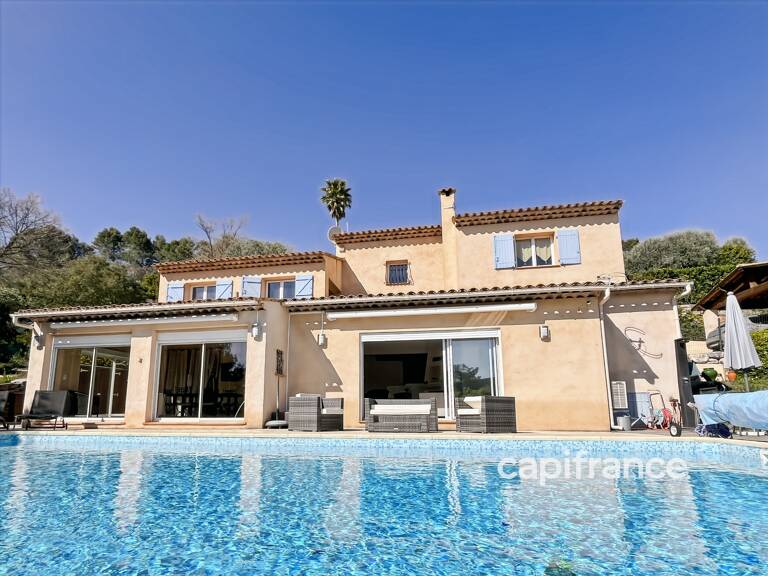 Villa avec piscine - 6 pièces - BAGNOLS EN FORET (83) — photo 1