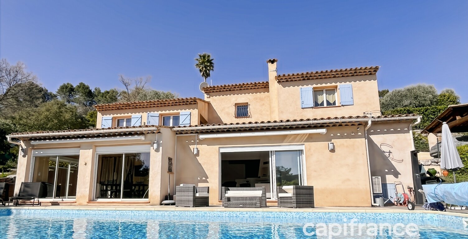 Villa avec piscine - 6 pièces - BAGNOLS EN FORET (83) — photo 1