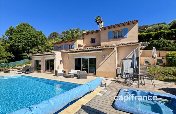 Villa avec piscine - 6 pièces - BAGNOLS EN FORET (83) — photo 2