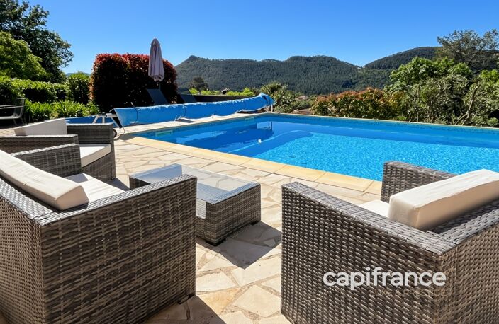 Villa avec piscine - 6 pièces - BAGNOLS EN FORET (83) — photo 3