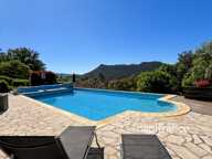 Villa avec piscine - 6 pièces - BAGNOLS EN FORET (83) — photo 4