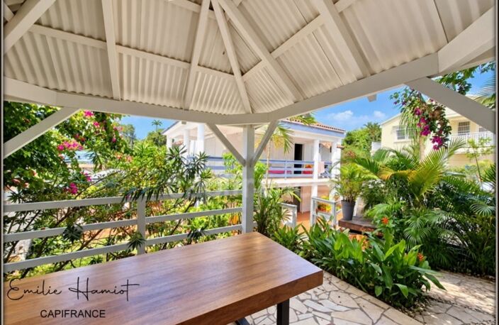 A vendre - Fort de France Quartier Didier -  Villa T6 avec jardin, terrasse, carbet et piscine — photo 2