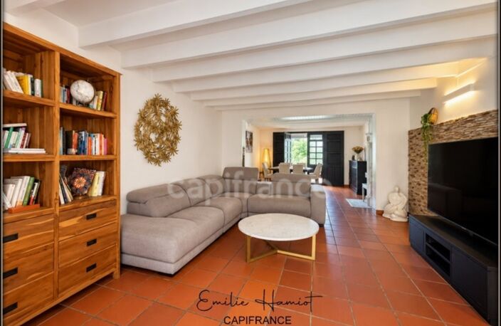 A vendre - Fort de France Quartier Didier -  Villa T6 avec jardin, terrasse, carbet et piscine — photo 3