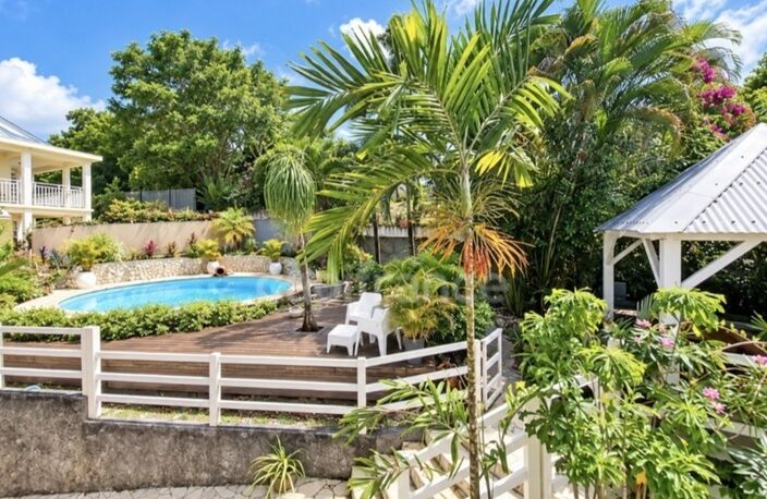 A vendre - Fort de France Quartier Didier -  Villa T6 avec jardin, terrasse, carbet et piscine — photo 4