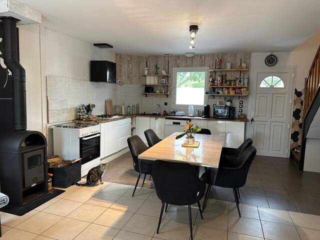 Maison familiale de 110 m² avec jardin arboré à Écommoy — photo du bien