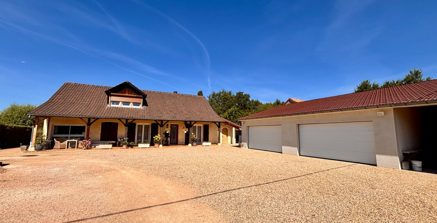 Maison familiale 179 m² - 4 Chambres - Dépendance 5 Garages - Atelier - Appentis - Terrain 1600 m² - L'ABERGEMENT-DE-CUISERY (71) — photo 1