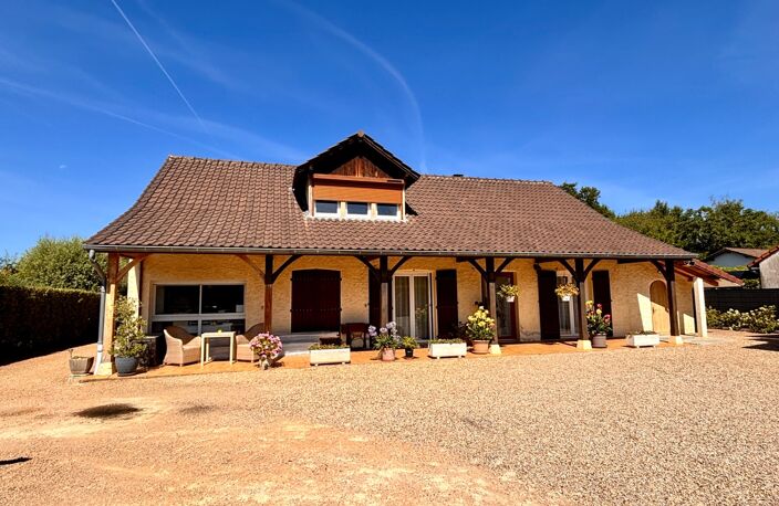 Maison familiale 179 m² - 4 Chambres - Dépendance 5 Garages - Atelier - Appentis - Terrain 1600 m² - L'ABERGEMENT-DE-CUISERY (71) — photo 2