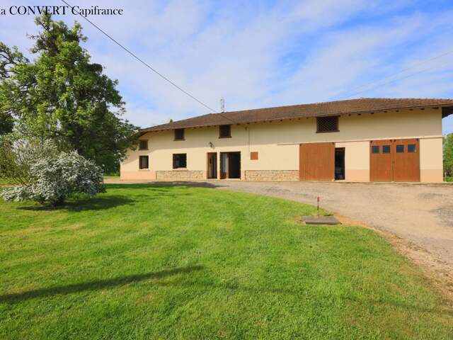 Ferme à vendre 4 pièces 133m², beau potentiel SAINT JULIEN SUR REYSSOUZE (01) — photo du bien