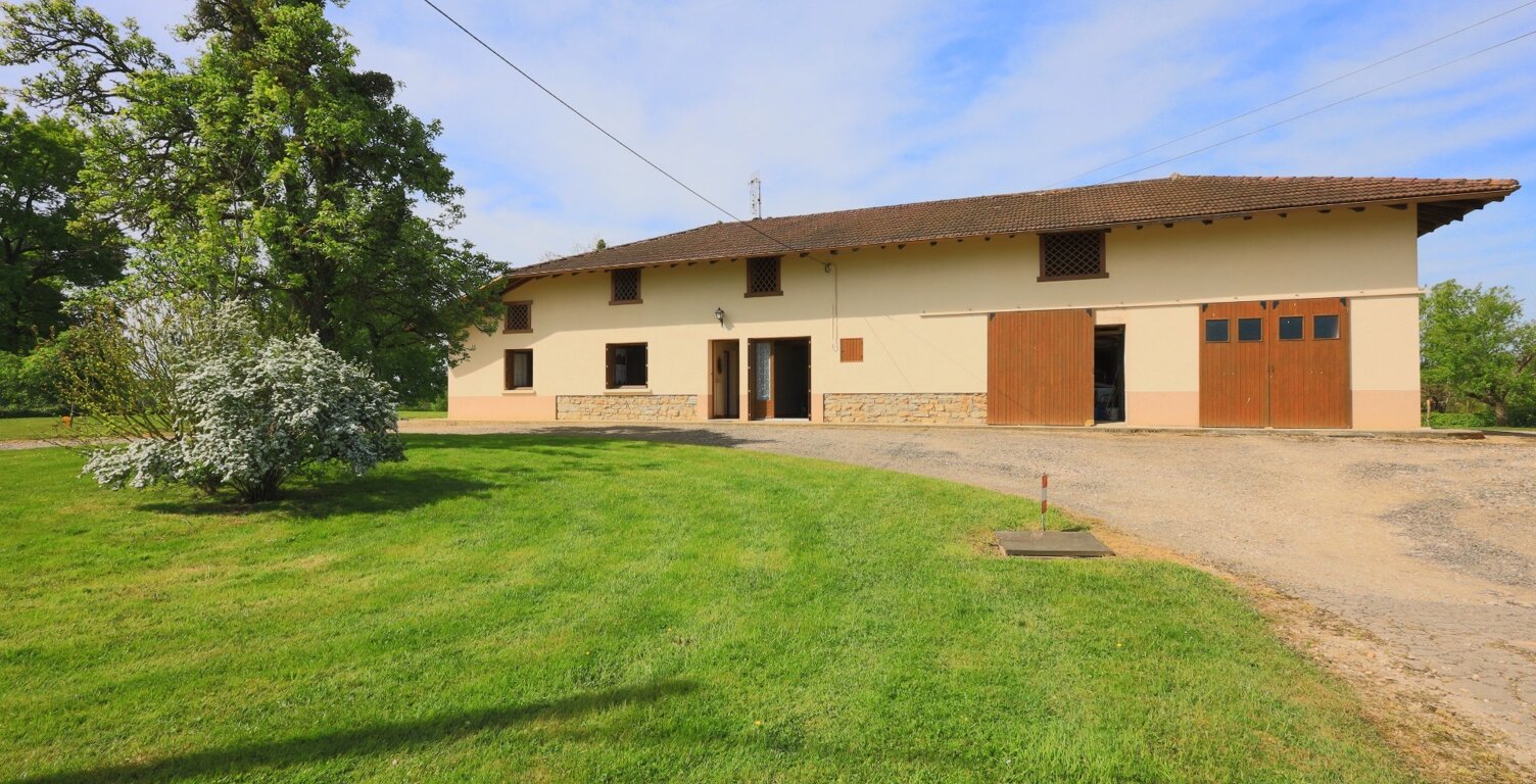 Ferme à vendre 4 pièces 133m², beau potentiel SAINT JULIEN SUR REYSSOUZE (01) — photo 1