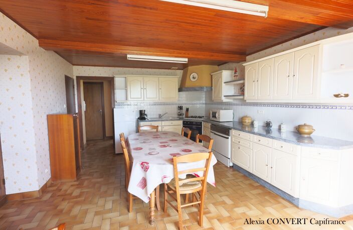 Ferme à vendre 4 pièces 133m², beau potentiel SAINT JULIEN SUR REYSSOUZE (01) — photo 3