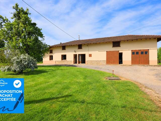 Ferme à vendre 4 pièces 133m², beau potentiel SAINT JULIEN SUR REYSSOUZE (01) — photo du bien
