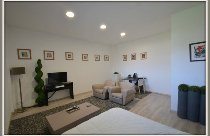 À LOUER – BUREAU CONTEMPORAIN 41 M² – ZONE COMMERCIALE DYNAMIQUE — photo 2