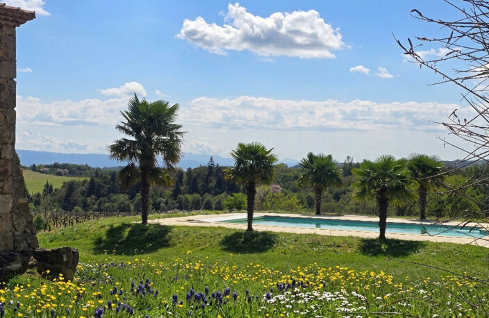 Propriété d'Exception Rénovée – 7.5 hectares - Étang privée - vue panoramique - Piscine - Source — photo 3