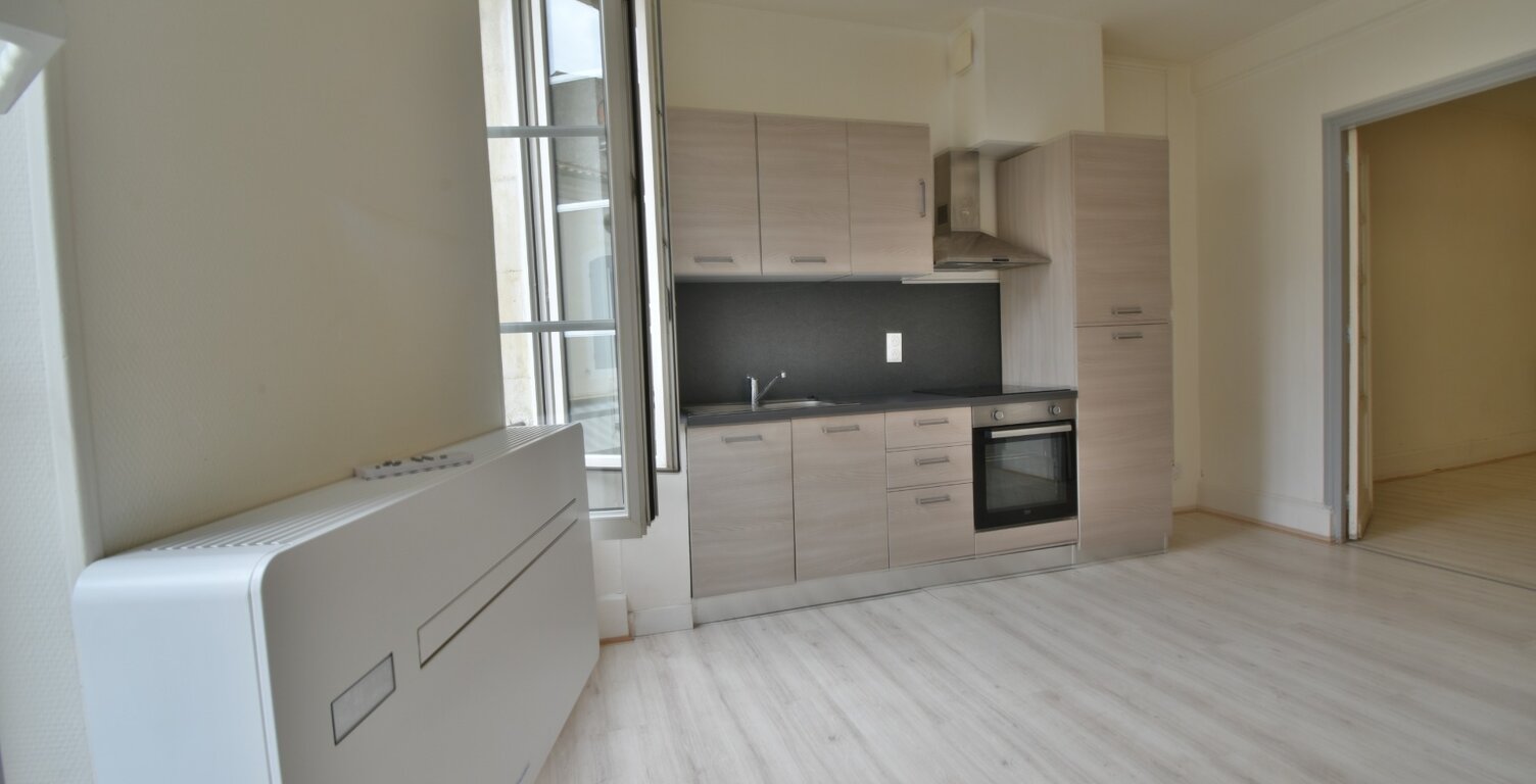 appartement à louer 2 pièces SAINTE LIVRADE SUR LOT (47) joli T 2 rénové — photo 1