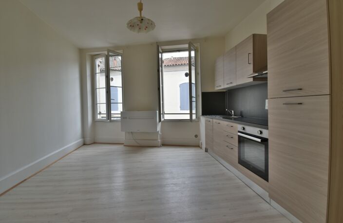 appartement à louer 2 pièces SAINTE LIVRADE SUR LOT (47) joli T 2 rénové — photo 2
