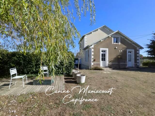 LA CRÈCHE – 147 M², GRAND JARDIN ET NOMBREUSES DÉPENDANCES À DEUX PAS DU CENTRE — photo du bien