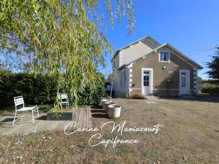 LA CRÈCHE – 147 M², GRAND JARDIN ET NOMBREUSES DÉPENDANCES À DEUX PAS DU CENTRE — photo 1