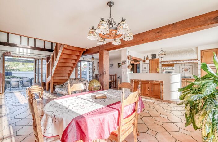 Christophe Michaudelle – CAPIFRANCE vous propose à Meaux : vivable de plain pied - DPE en D - 5 pièces - 155 m² - 3 chambres (4è chambre possible) - 2 pièces d'eau - sous sol total (100m²) - terrasse — photo 4