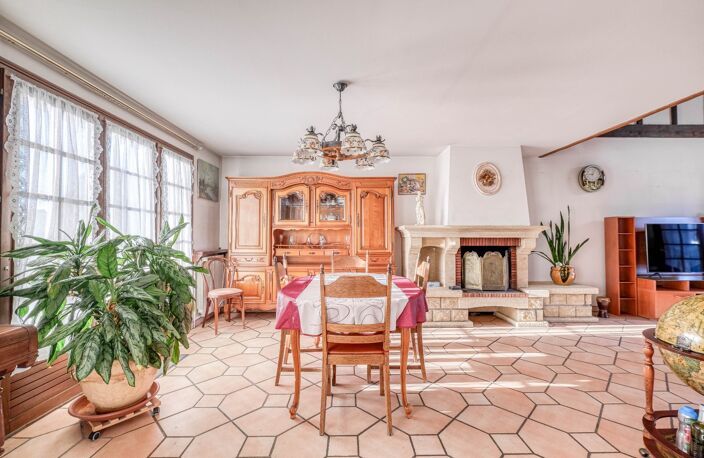Christophe Michaudelle – CAPIFRANCE vous propose à Meaux : vivable de plain pied - DPE en D - 5 pièces - 155 m² - 3 chambres (4è chambre possible) - 2 pièces d'eau - sous sol total (100m²) - terrasse — photo 5