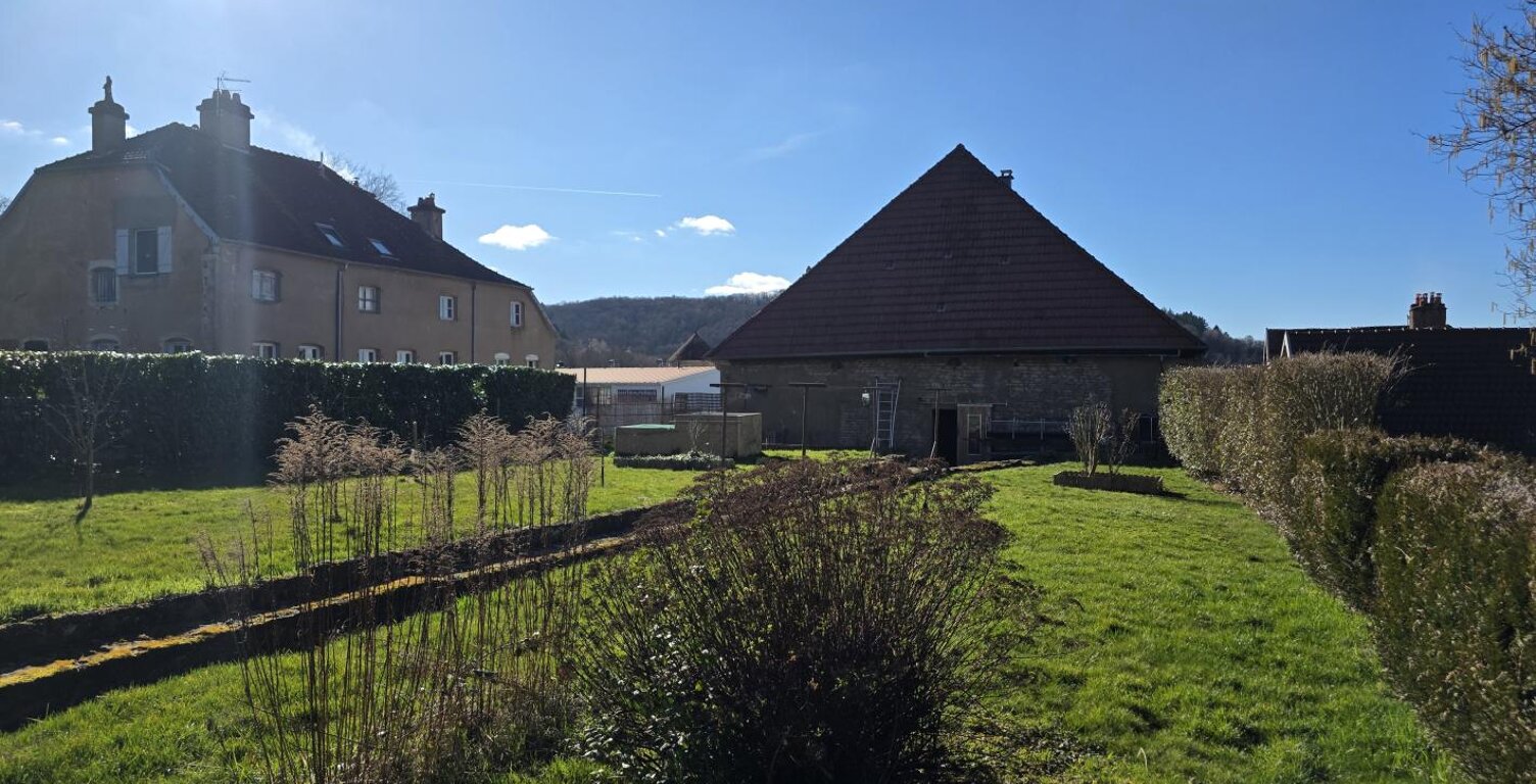 EN EXCLUSIVITÉ : Maison de Caractère au Cœur de Navenne — photo 1