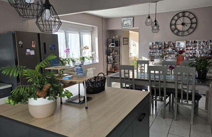 EN EXCLUSIVITÉ : Maison de Caractère au Cœur de Navenne — photo 2