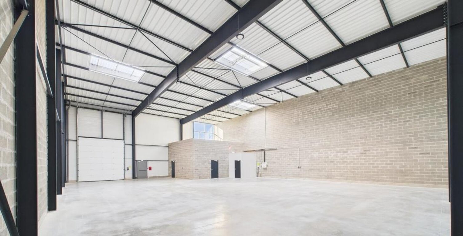 Opportunité professionnelle : locaux d'activité de 450 m² climatisés à Chartres (28000) — photo 1