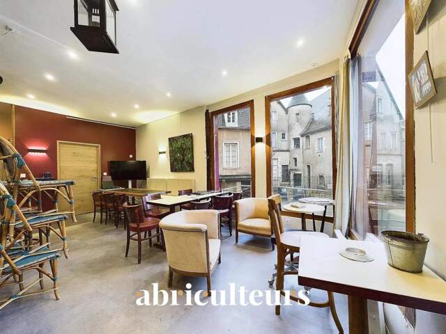 Vente de murs commerciaux avec terrasses privatives en vente à Chartres (28000) — photo du bien