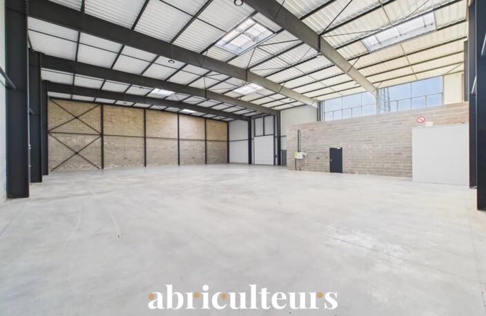 Bâtiment d'activité avec parking privatif de 600 m² — Chartres (28000) — photo 2