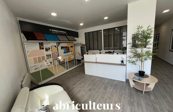 Bureaux au sein d'un local industriel à vendre — Châteaudun (28200) — photo 2