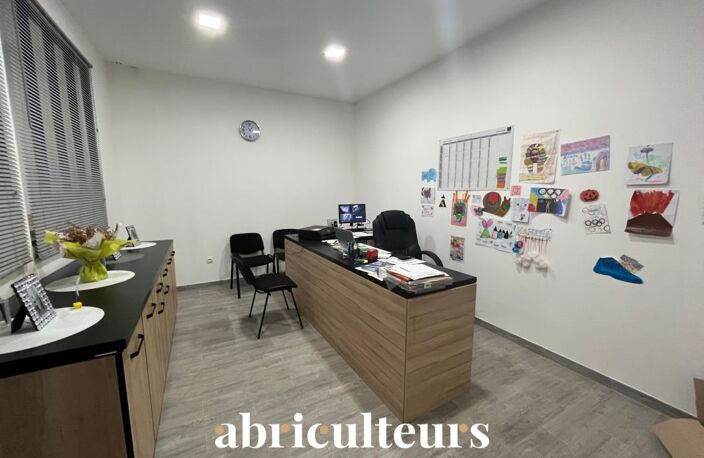 Bureaux au sein d'un local industriel à vendre — Châteaudun (28200) — photo 3
