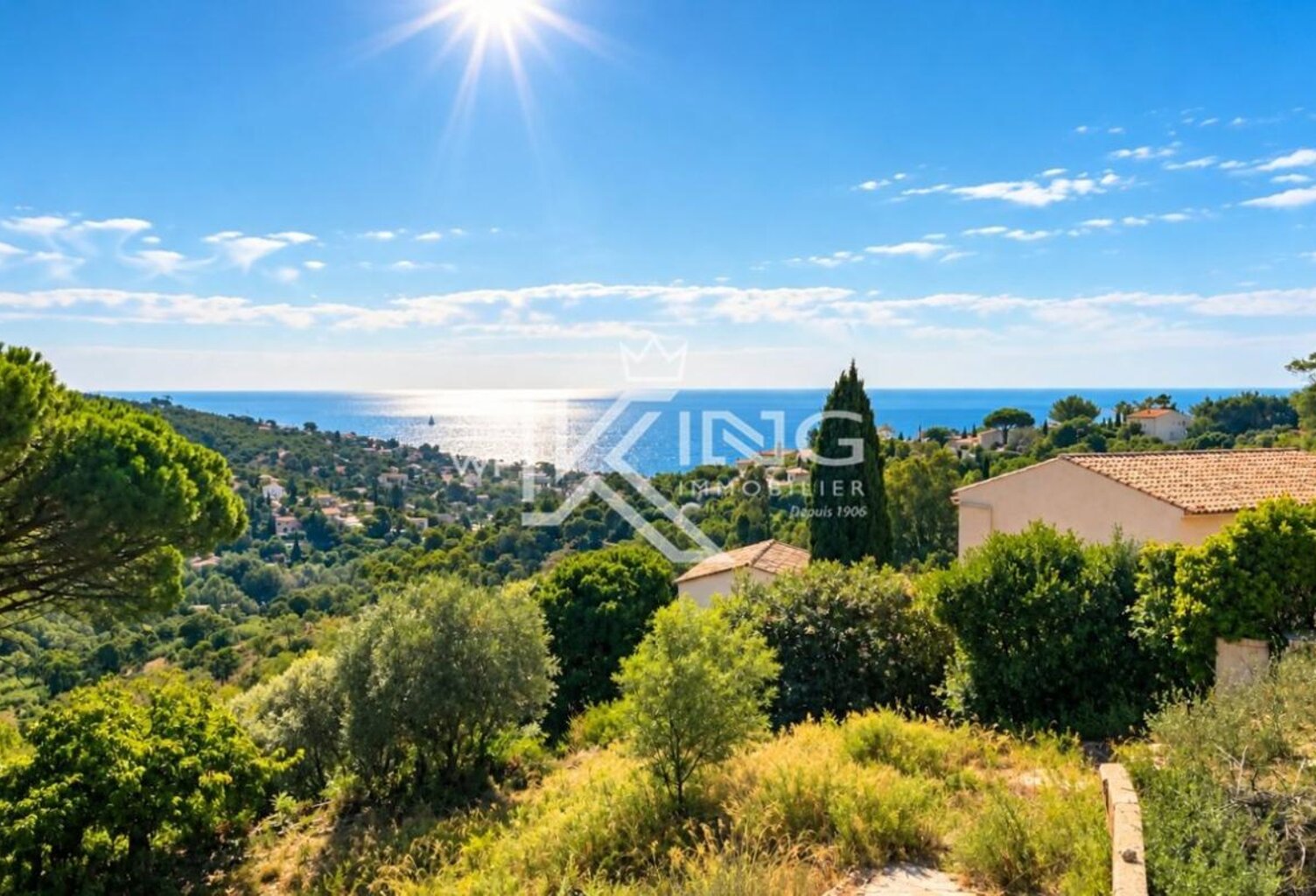 LES ISSAMBRES – TERRAIN CONSTRUCTIBLE DE 1 914 m² AVEC SUPERBE VUE MER — photo 1