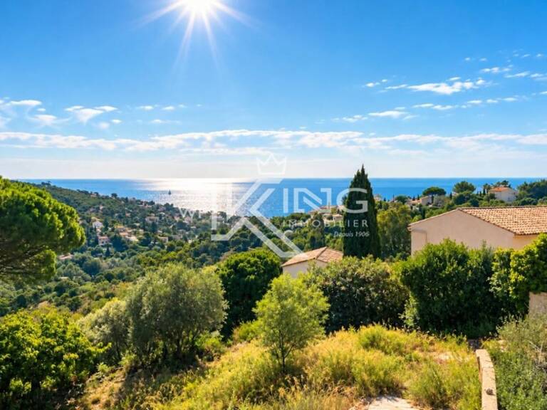 LES ISSAMBRES – TERRAIN CONSTRUCTIBLE DE 1 914 m² AVEC SUPERBE VUE MER — photo 1