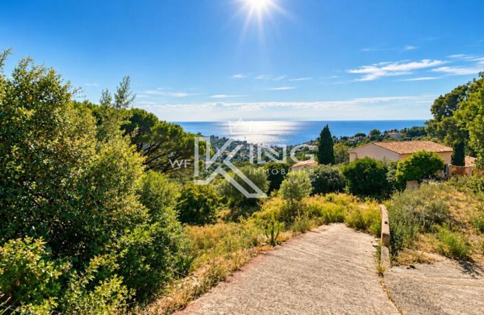 LES ISSAMBRES – TERRAIN CONSTRUCTIBLE DE 1 914 m² AVEC SUPERBE VUE MER — photo 2