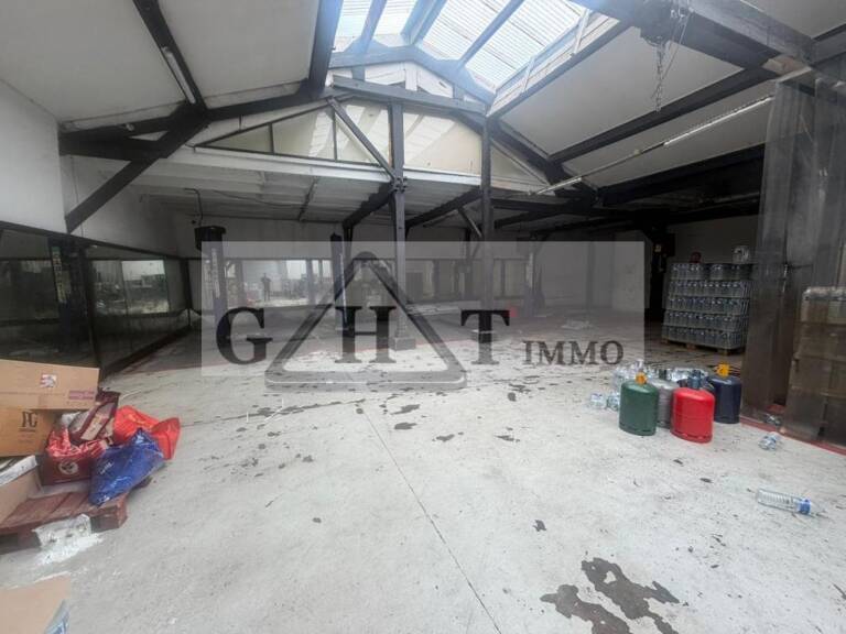 Entrepôt bureaux 262m2 à louer à Champigny- Sur-Marne — photo 1