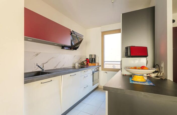 LE RAINCY - Maison en triplex de type T4 de 94 m² avec cave, jardin — photo 3