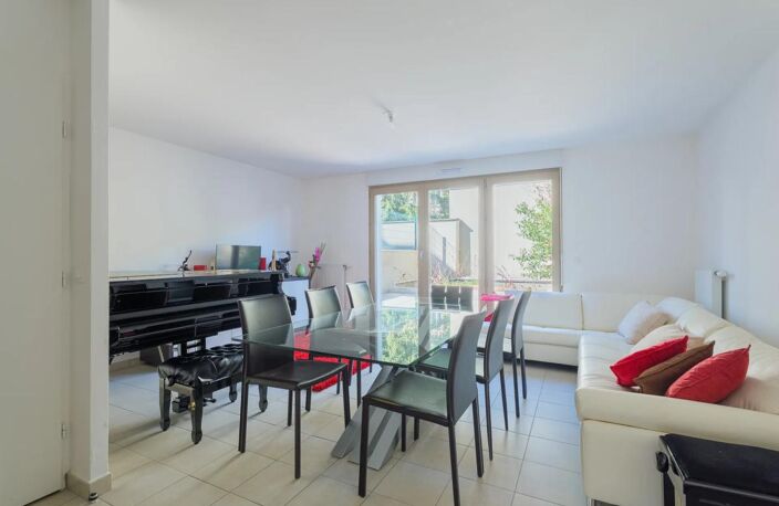 LE RAINCY - Maison en triplex de type T4 de 94 m² avec cave, jardin — photo 4