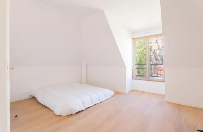 LE RAINCY - Maison en triplex de type T4 de 94 m² avec cave, jardin — photo 5
