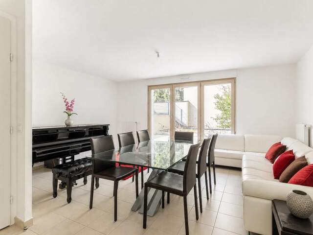 LE RAINCY - Maison de type T4 de 94 m² avec cave, box , jardin — photo du bien