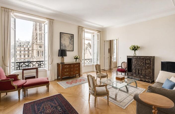 Appartement de 5 pièces de 119 m² situé à Paris — photo 2