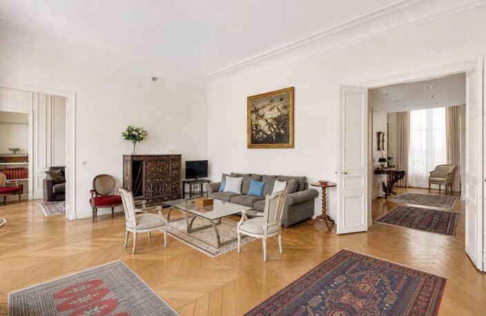 Appartement de 5 pièces de 119 m² situé à Paris — photo 4