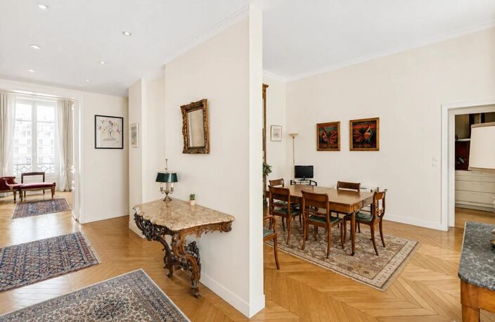 Appartement de 5 pièces de 119 m² situé à Paris — photo 5