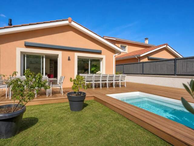 Maison de plain-pied 4 pièces 106 m² avec garage et piscine — photo du bien