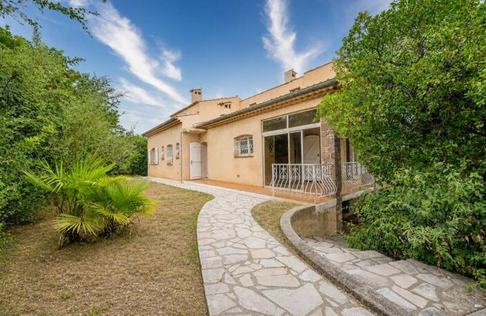 83370 SAINT AYGULF - GRAND BOUCHAREL - MAISON A RENOVER - 6 PIÈCES - 4 CHAMBRES - VUE MER — photo 3