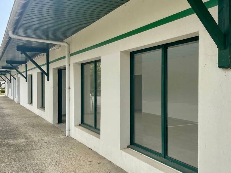 Bien Commercial À Vendre — photo 1